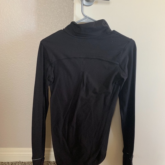 Lululemon 1/2 zip pullover - Picture 2 of 2
